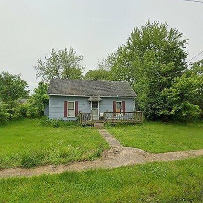 619 W Sanger St, Salem, IL 62881