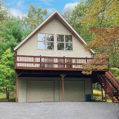 790 La Montage Dr, Palmerton, PA 18071