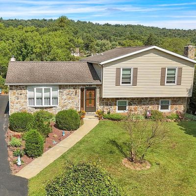 797 Furnace Rd, Morgantown, PA 19543