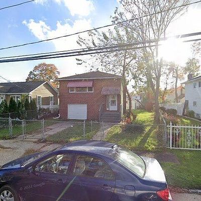 8 3 Rd St, Westbury, NY 11590