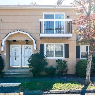 8 Huntington Ct, Bethel, CT 06801