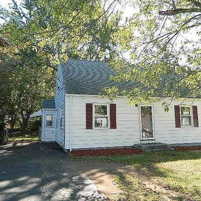 8 Manor Rd, East Haven, CT 06512