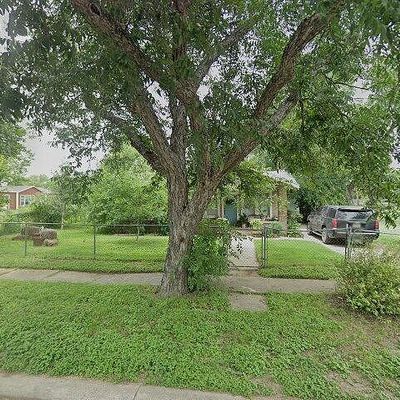 801 N Houston St, Sabinal, TX 78881