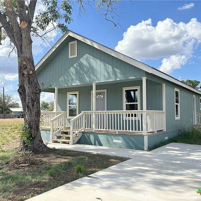 806 E 4th Street, Nixon, TX 78140