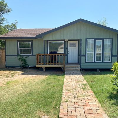 818 E Brazos St, Pearsall, TX 78061