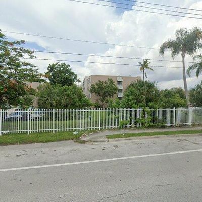 8411 Nw 8th St, Miami, FL 33126