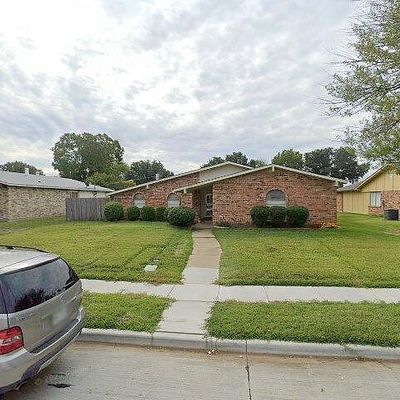 725 Woodlawn Ln, Grand Prairie, TX 75052