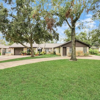 73 Surrey Oak Ct, Alvin, TX 77511