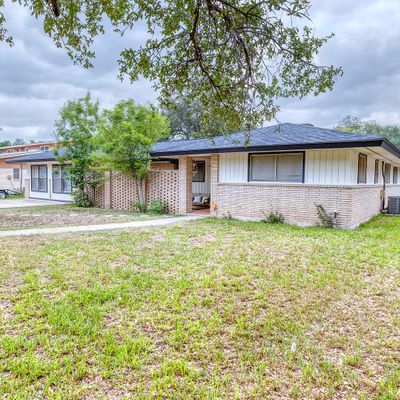 736 N Skylane Dr, Uvalde, TX 78801