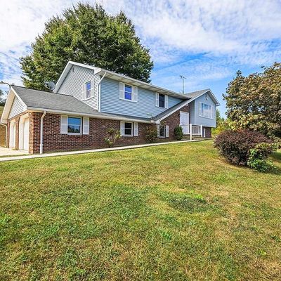 764 Smeltzer Rd, Seven Valleys, PA 17360