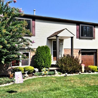 88 Dawn Rd, Levittown, PA 19056