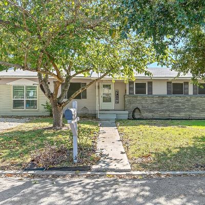 906 Debus Drive, Taylor, TX 76574