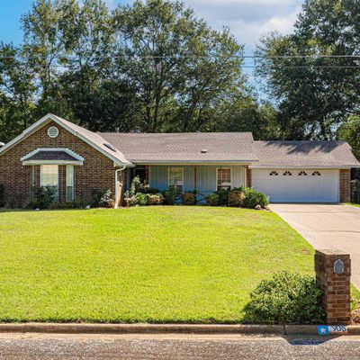 906 Victoria Dr, Longview, TX 75604