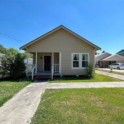 911 Dallas St, Port Neches, TX 77651