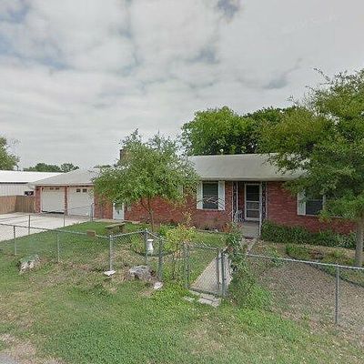 1001 Naples St, Castroville, TX 78009