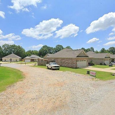 1015 Lee Ln, New Albany, MS 38652