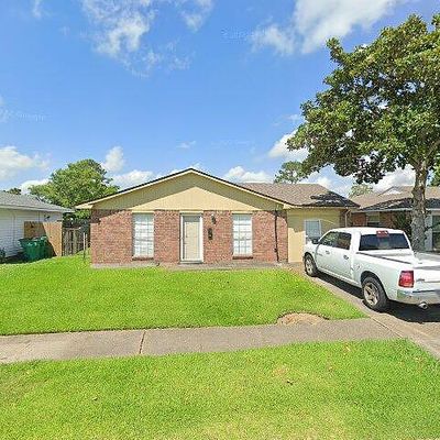 1104 Beechwood Dr, Harvey, LA 70058