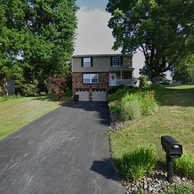 111 Sunview Dr, Beaver Falls, PA 15010