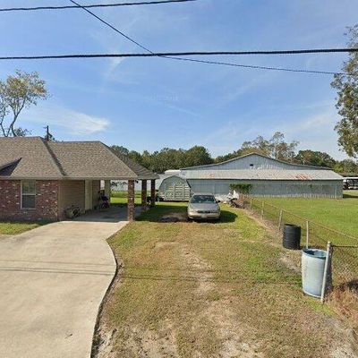 112 Palm Ln, Labadieville, LA 70372