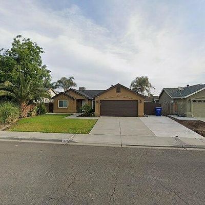 1130 Yellowstone Dr, Hanford, CA 93230