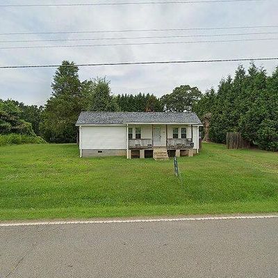 1051 Amostown Rd, Sandy Ridge, NC 27046