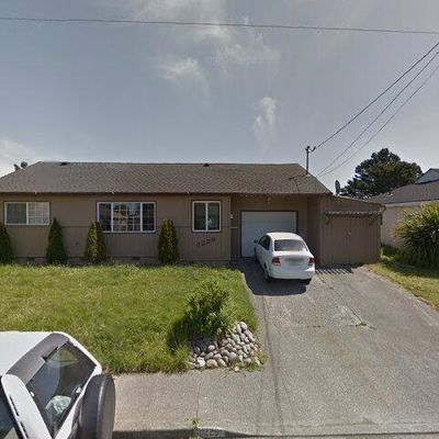 1229 Jaccard St, Crescent City, CA 95531