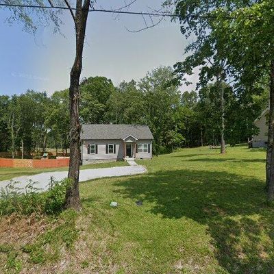 1236 N Charlotte St, Dickson, TN 37055