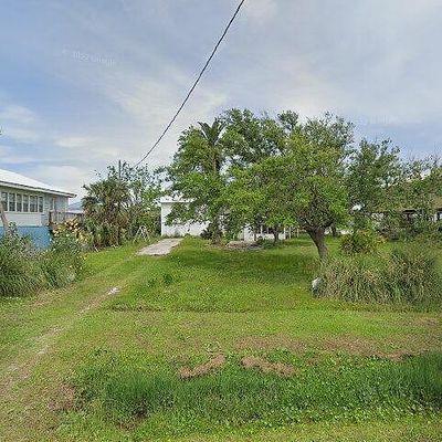 124 Cedar Ln, Grand Isle, LA 70358