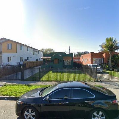 132 E 101 St St, Los Angeles, CA 90003