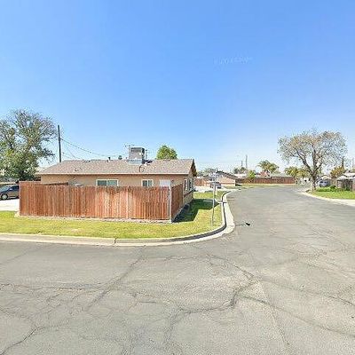 1174 Parkside Dr, Hanford, CA 93230