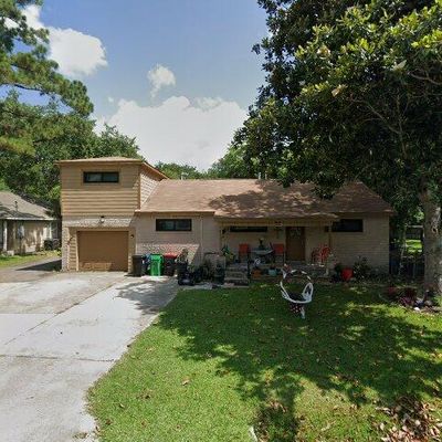 119 Pecan Dr, Baytown, TX 77520