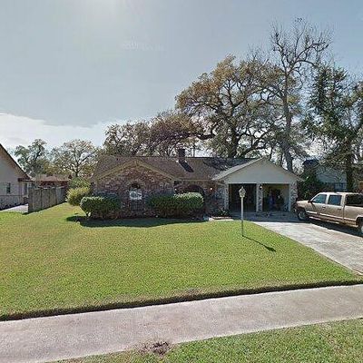 121 Tamarisk Trl, Lake Jackson, TX 77566