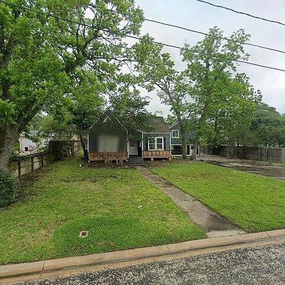 122 N Holland St, Bellville, TX 77418