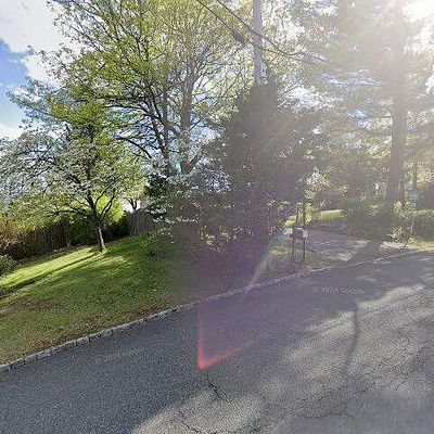 15 Sunrise Ln, Lincoln Park, NJ 07035