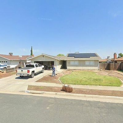 1364 Harvard Pl, Hanford, CA 93230