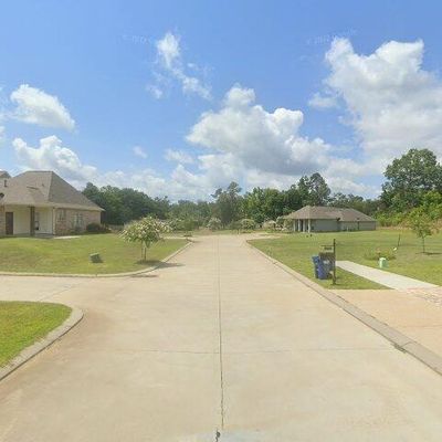 14 Ashburn Woods Ave, Natchez, MS 39120