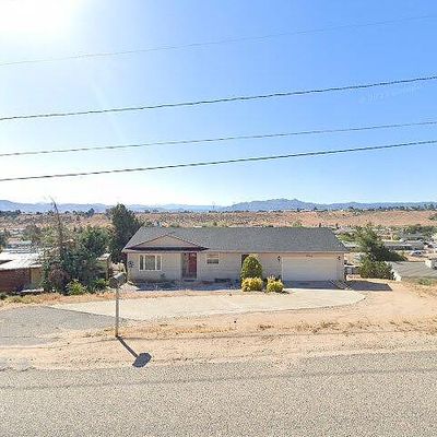 16739 Mission St, Hesperia, CA 92345