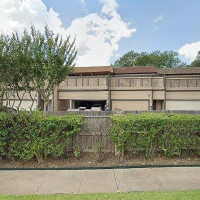 17 Bayou Pointe Dr, Houston, TX 77063