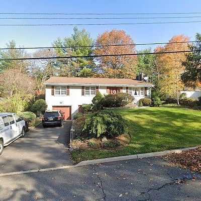 17 Broad Ave, Paramus, NJ 07652