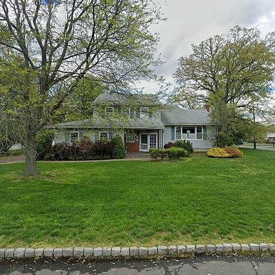 17 Nell Ct, Fairfield, NJ 07004