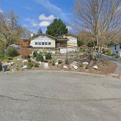 1748 Nw Crescent Dr, Grants Pass, OR 97526