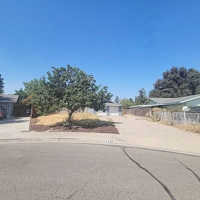 1749 S Clark St, Visalia, CA 93292