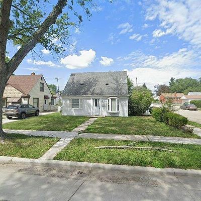 17749 Lincoln Ave, Eastpointe, MI 48021