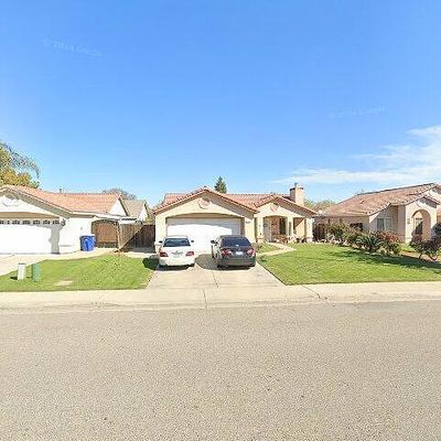 157 Lindquist St, Kingsburg, CA 93631