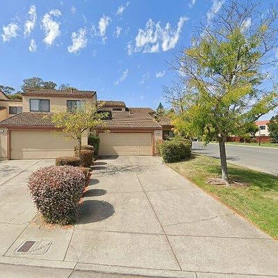 2 Aquamarine Ct, Hercules, CA 94547