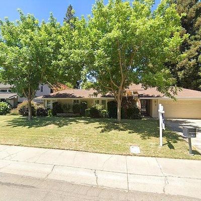 2 Free River Ct, Sacramento, CA 95831