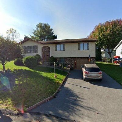 2 Marion Cir, Olyphant, PA 18447