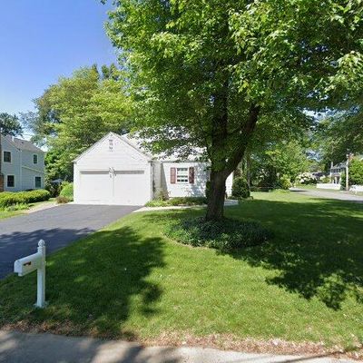 2 Whitman Dr, Chatham, NJ 07928