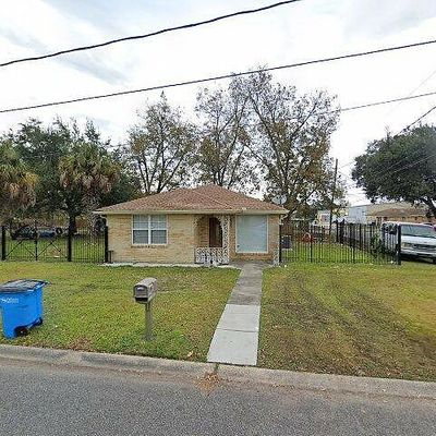 201 W Celestine St, Chalmette, LA 70043