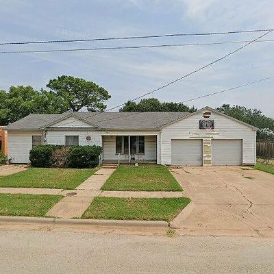 205 Mesquite St, Archer City, TX 76351